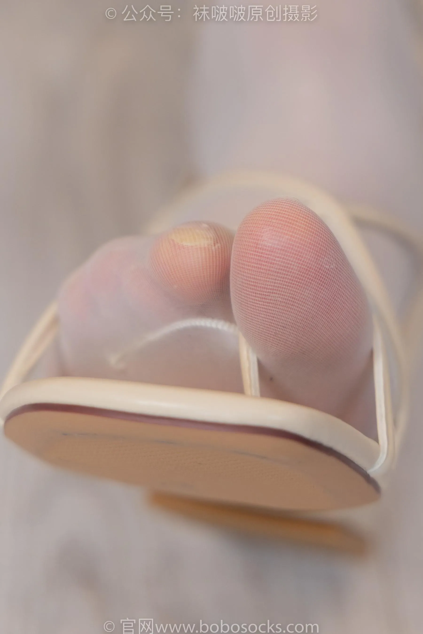 [BoBoSocks袜啵啵]NO.206 小甜豆-绑带凉鞋、白丝大腿袜、小护士服 [89P]插图1